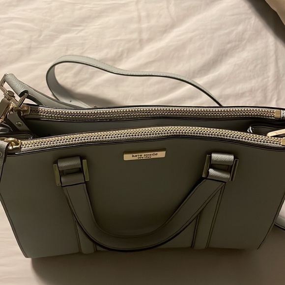 Kate Spade satchel bag in light grey saffiano leather. - Picture 4 of 5